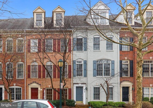 Building Photo - 413 Oak Knoll Dr