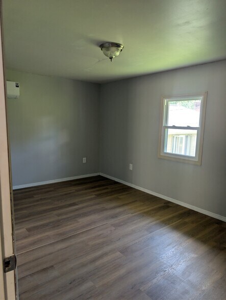 Building Photo - 272 Park Ave