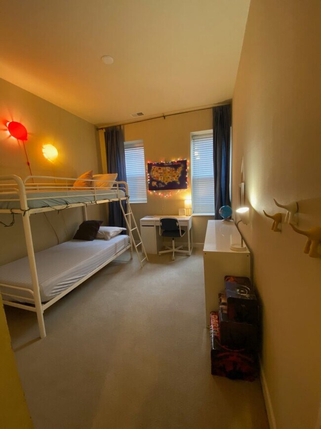 Building Photo - 627 Clara Ave