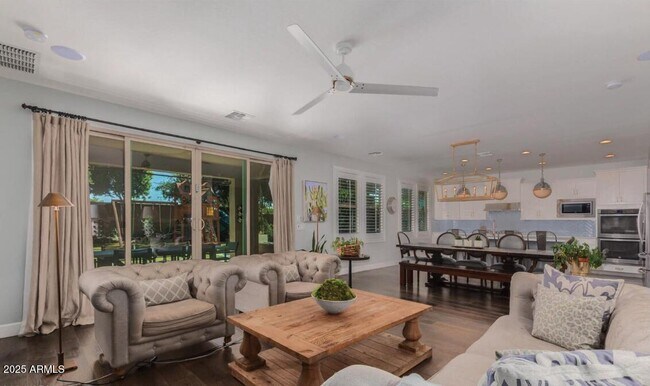 Building Photo - 947 W Kaibab Dr