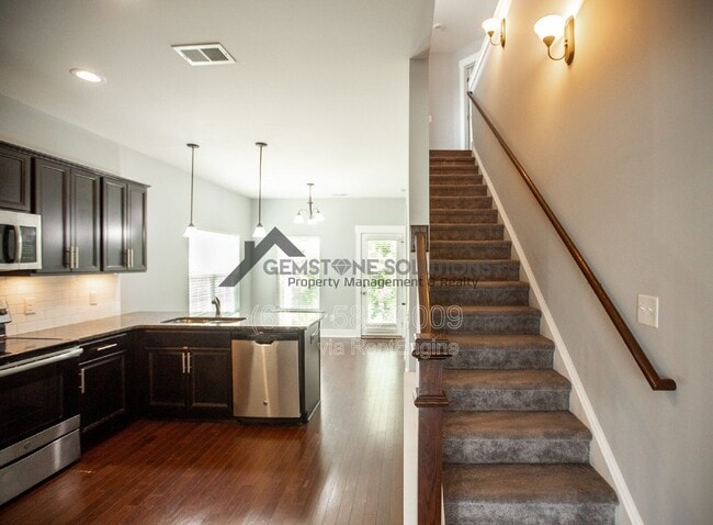 Building Photo - 1041 Honey Bush Cir