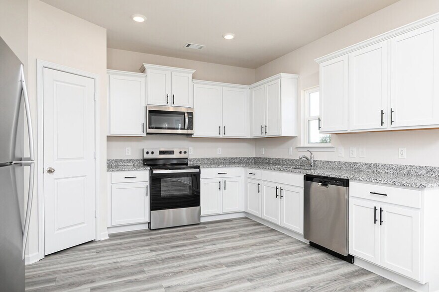Building Photo - 144 Howell Dr
