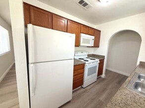 Building Photo - SPACIOUS 2BED/2BATH CONDO * SECOND FLOOR UNIT*