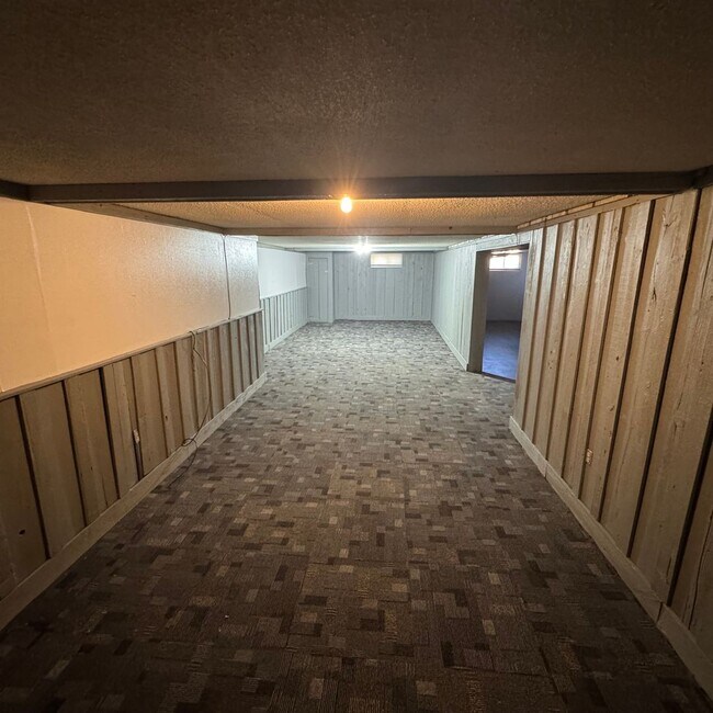 Building Photo - Spacious 3-Bedroom Home on Half-Acre Lot in Top-Rated Pleasant Valley School District!