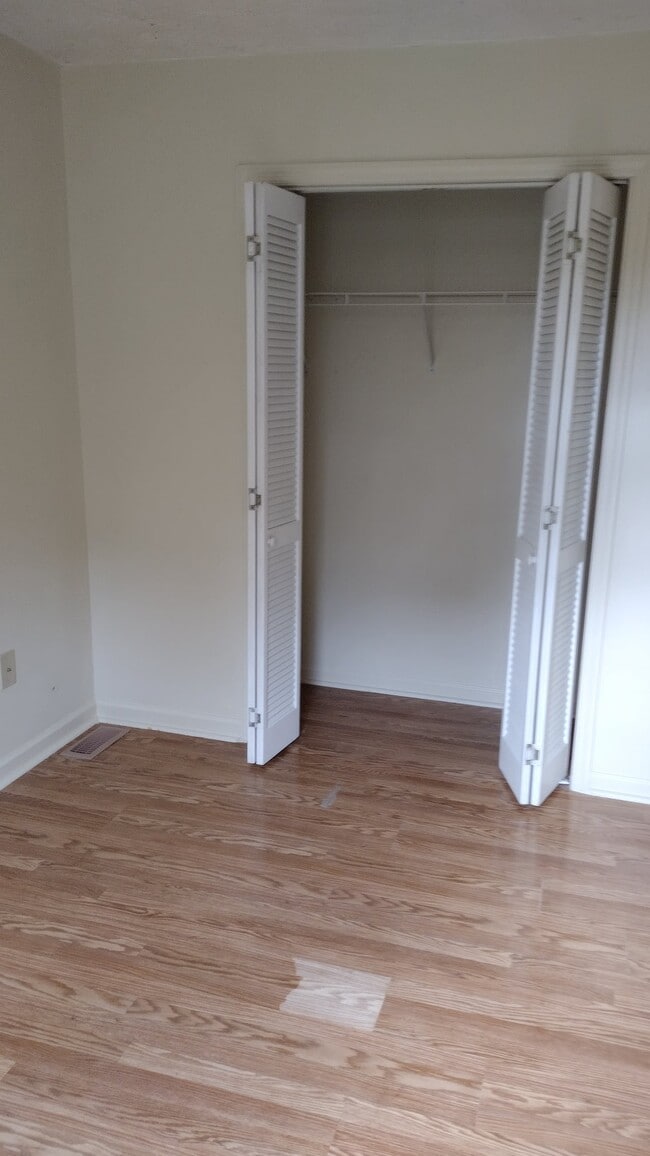 Building Photo - 1035 Bluebird Ln