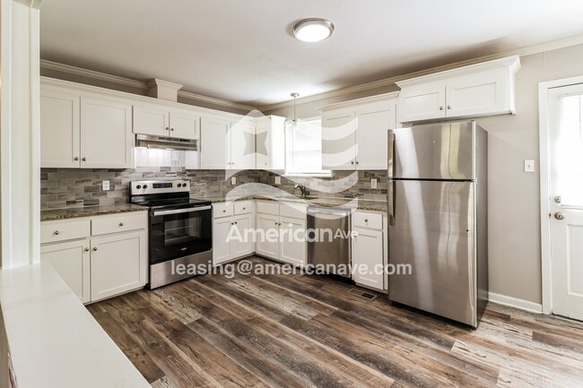 Building Photo - 501 Lindenhurst Dr