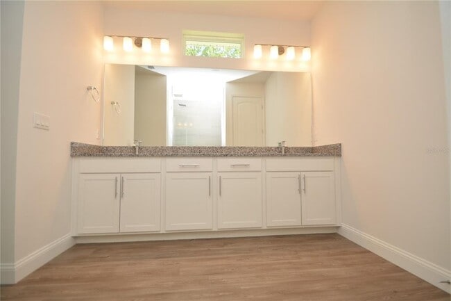 Building Photo - 102 Brittany Ln