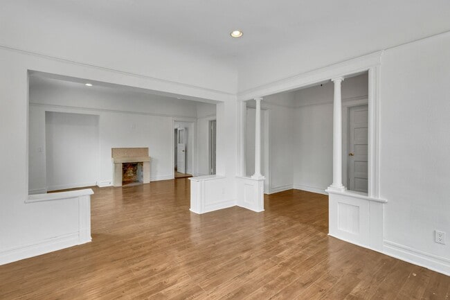 Building Photo - 1492 W 28th St