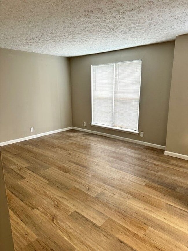 Building Photo - Cute 3 bed duplex in great Hermitage locat...