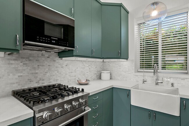 Building Photo - Newly-Built, Fully-Furnished ADU in Corona...