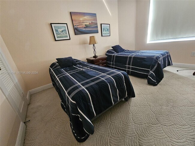 Building Photo - 1980 S Ocean Dr