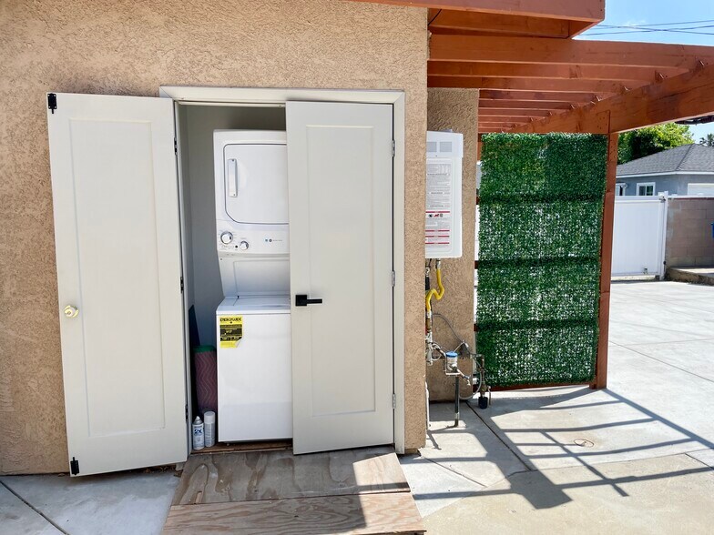 Building Photo - 19934 Saticoy St