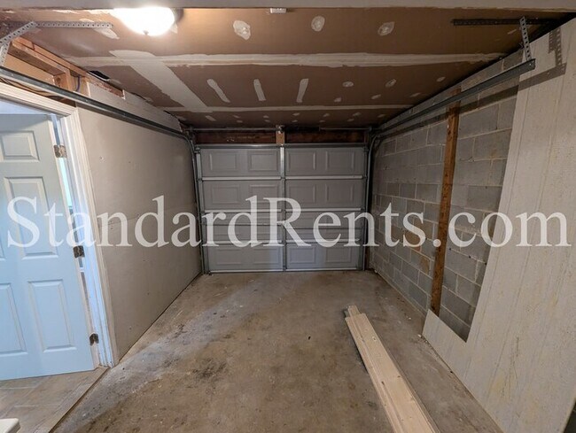 Building Photo - 4650 Aberdeen Ln