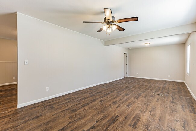 Living Room - 1409 N Goodwin Ave