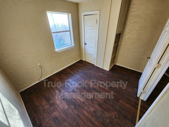 Building Photo - 913 N Highland Ave