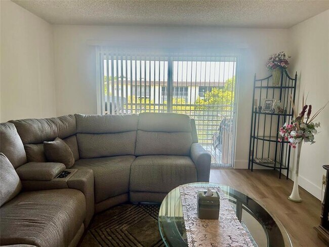 Building Photo - 3405 Bimini Ln