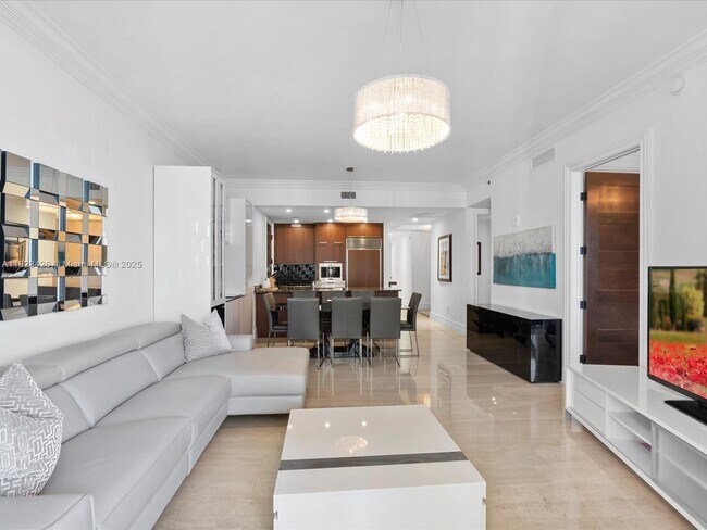 Building Photo - 15901 Collins Ave