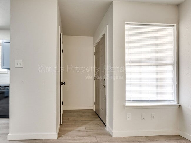 Building Photo - 2207 Donna Dr