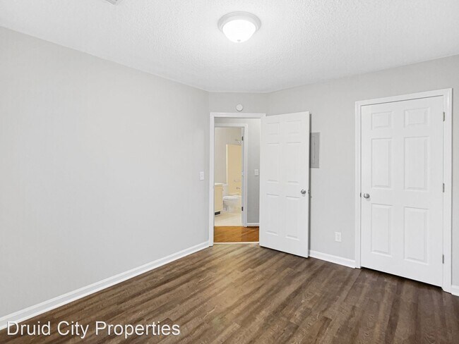 Building Photo - 3 br, 2 bath House - 1015 Mockingbird Lane