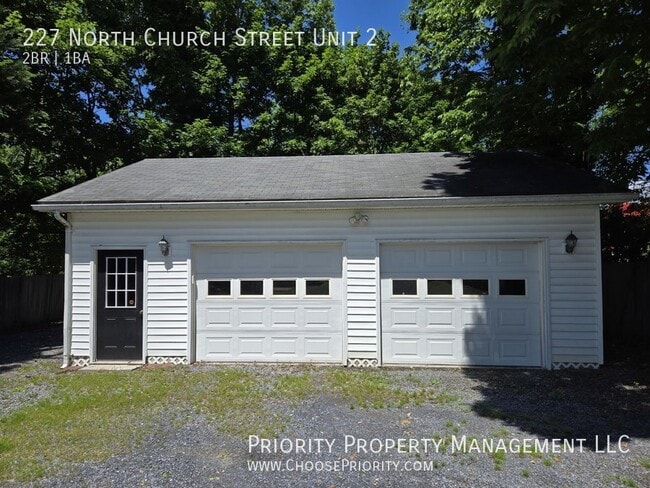 Building Photo - !Coming Soon! 2BR 1BA upstairs duplex, Woo...