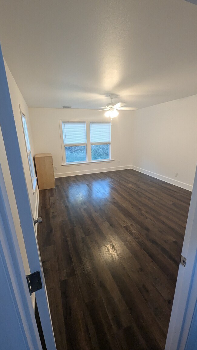 Building Photo - 3544 3rd Ave N