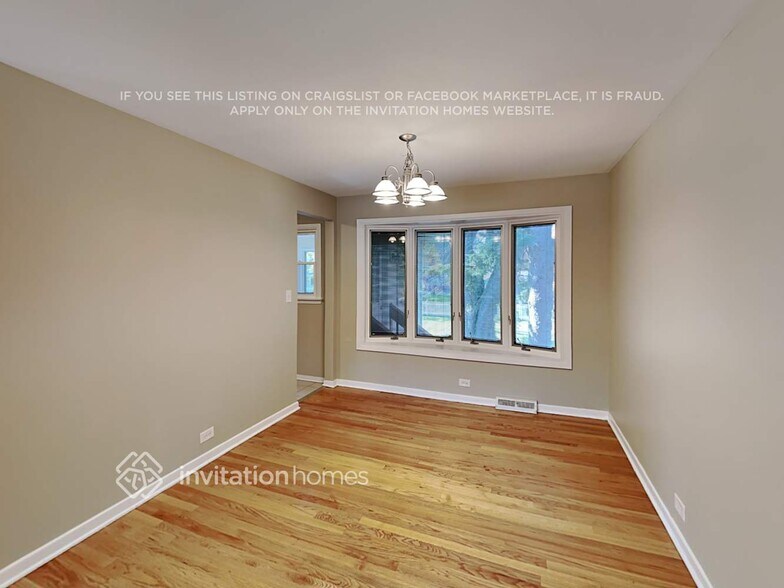 Building Photo - 404 S Crestwood Ln
