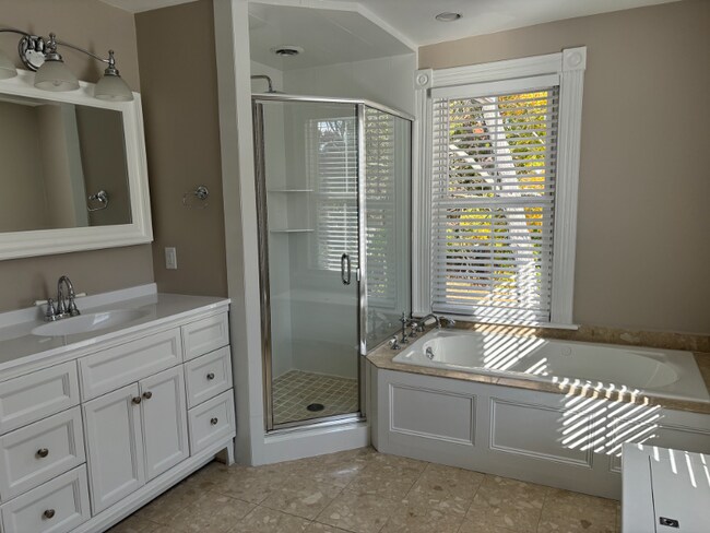 Building Photo - 210 Echo Lake Rd