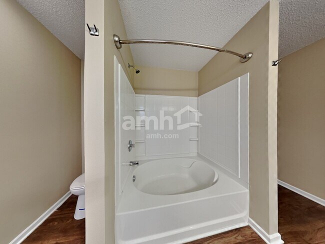 Building Photo - 10935 Parker Dr