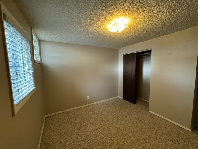 Building Photo - 2 bed, 2 office, 2 bath Townhouse