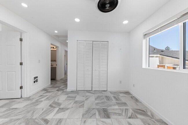 Building Photo - Updated Duplex