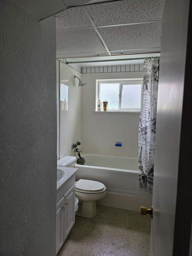 Building Photo - 6337 S Dixie Dr