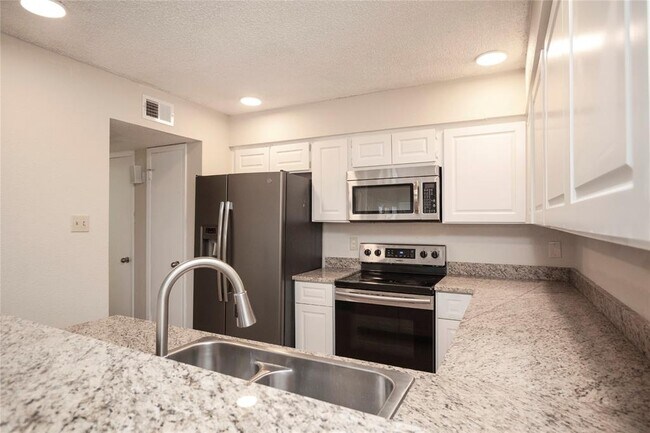 Building Photo - 12251 Copper Tree Pvt Ln