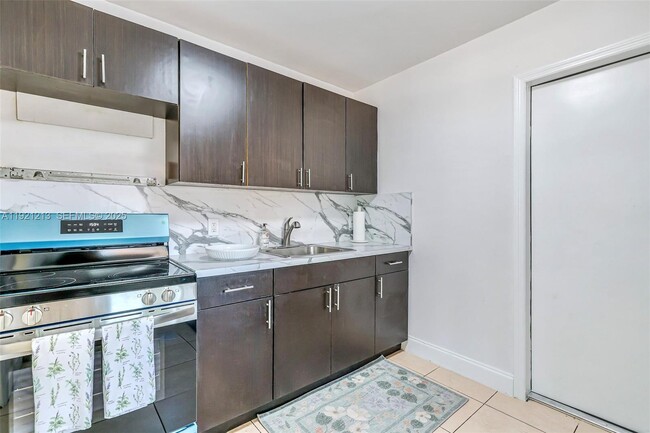 Building Photo - 13590 NW 5th Ave