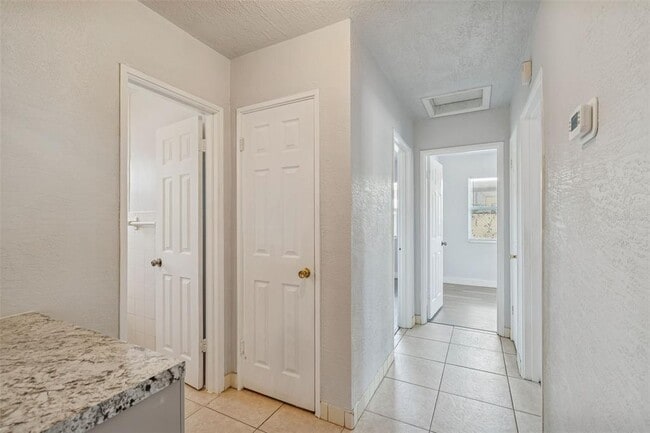 Building Photo - 5409 S Lois Ave