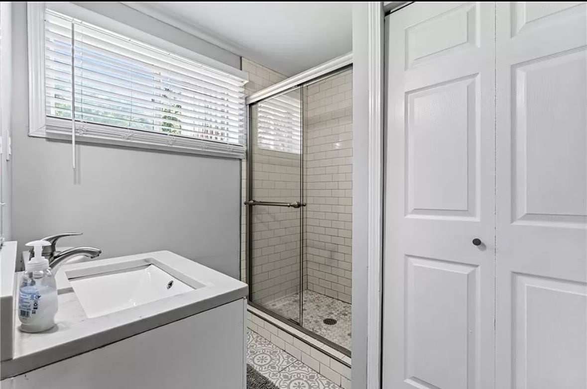 Building Photo - 179 Oak Dr SW