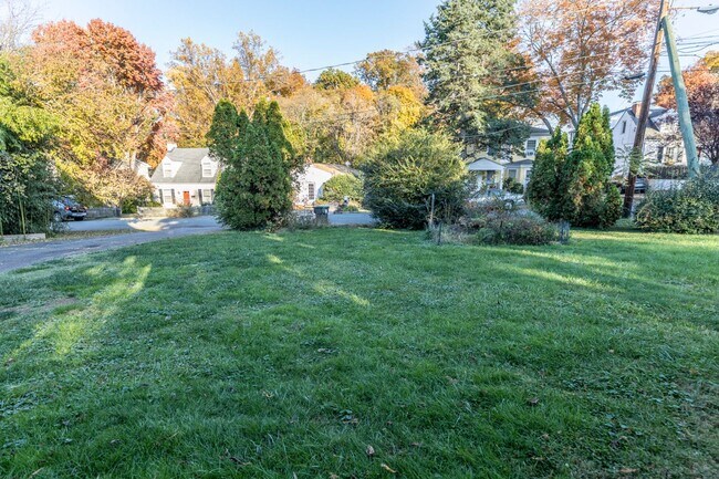 Building Photo - 213 Todd Ave