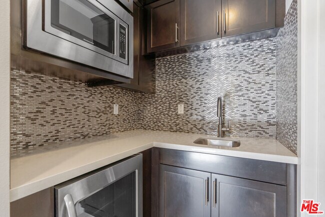 Building Photo - 12860 S Seaglass Cir