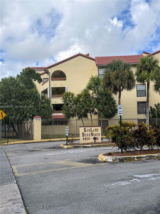 Building Photo - 8830 SW 123rd Ct