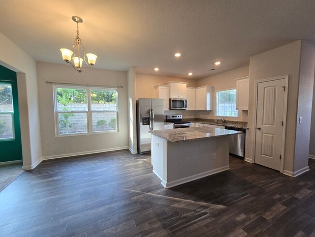 Building Photo - NEW LISTING!!!!!