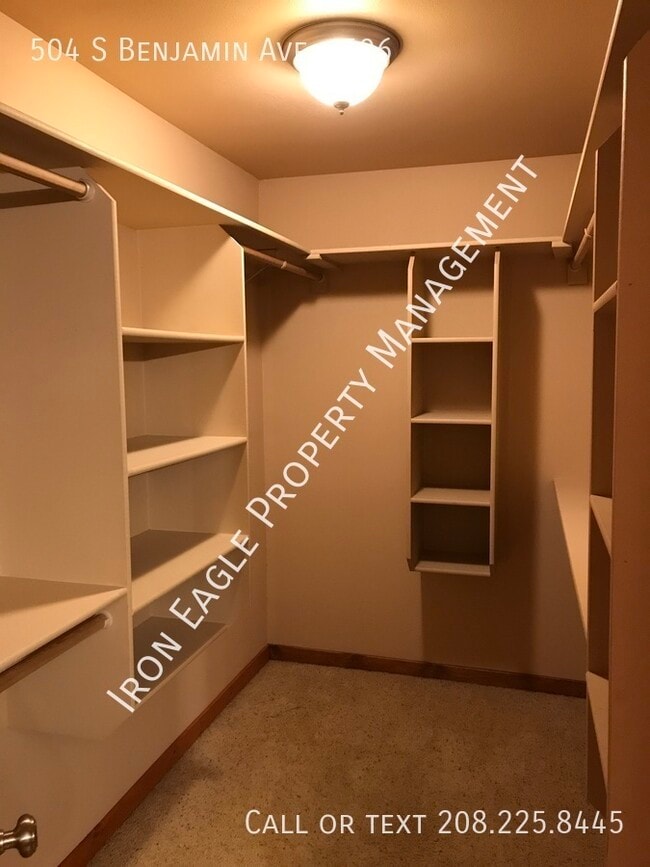 Building Photo - 504 S Benjamin Ave