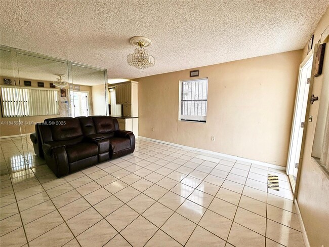 Building Photo - 4596 E 8th Ct