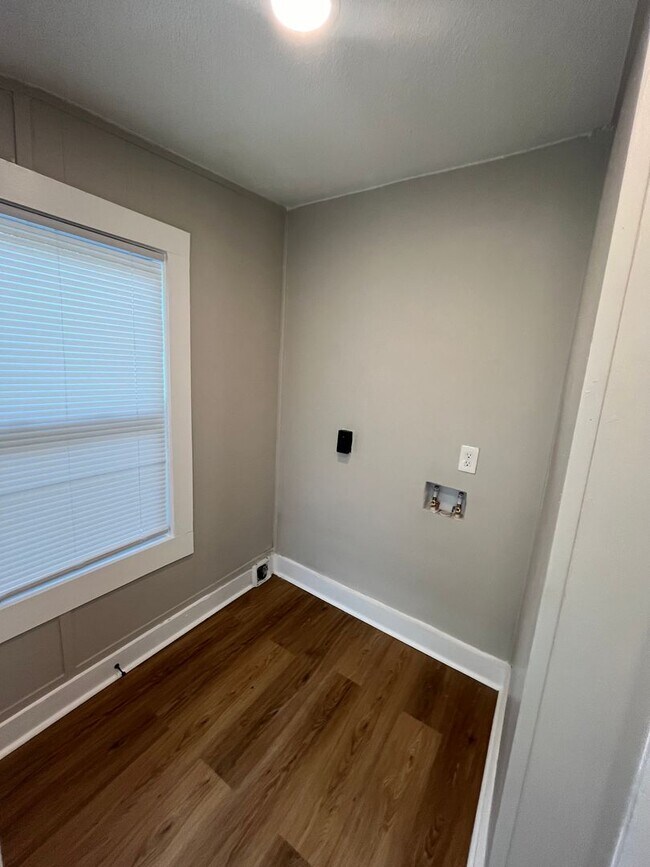 Building Photo - What a beautiful home!!