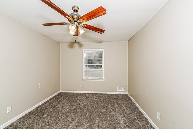 Building Photo - 1716 2nd St NE