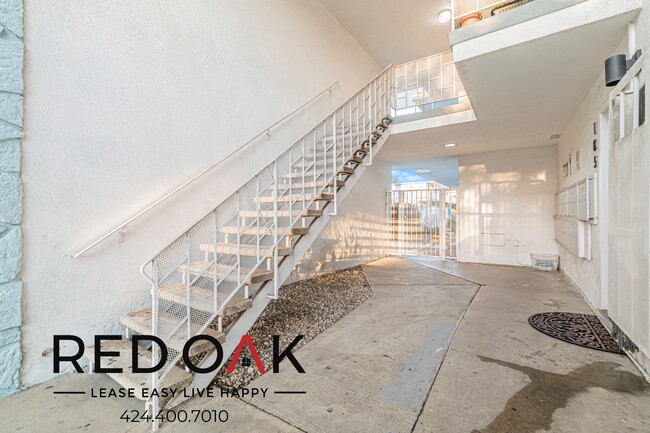 Building Photo - Beautiful One Bedroom with Hardwood Style ...