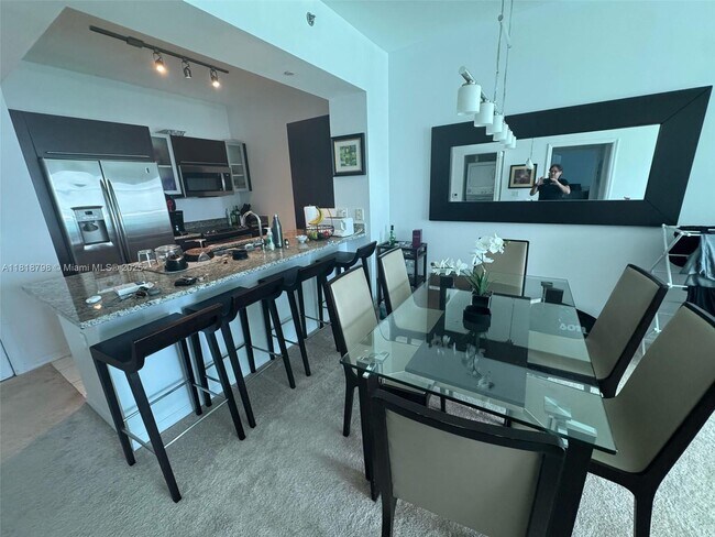 Building Photo - 950 Brickell Bay Dr