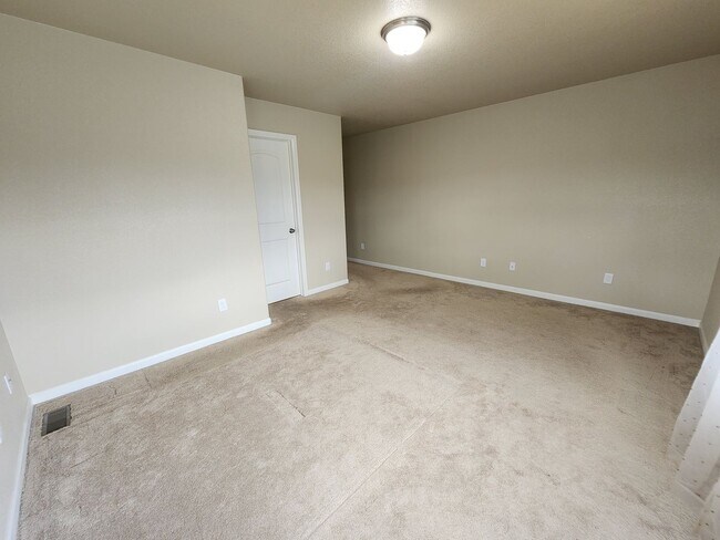 Building Photo - Quiet 2 bed 3 bath home in the 80923 area!!
