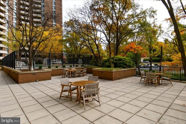 Building Photo - 4620 N Park Ave