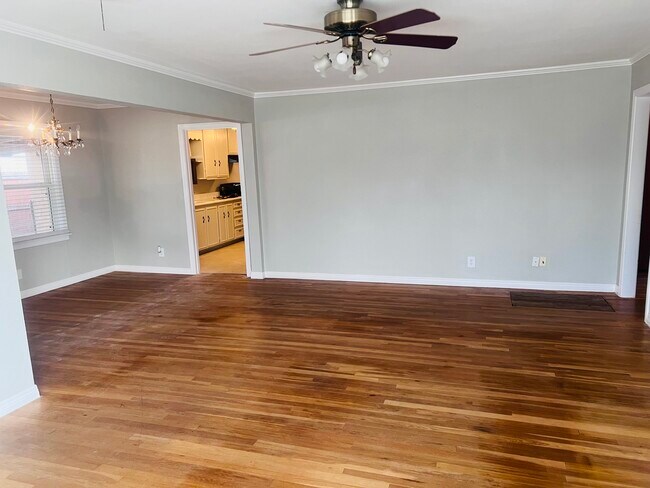 Building Photo - 2013 S Milam St