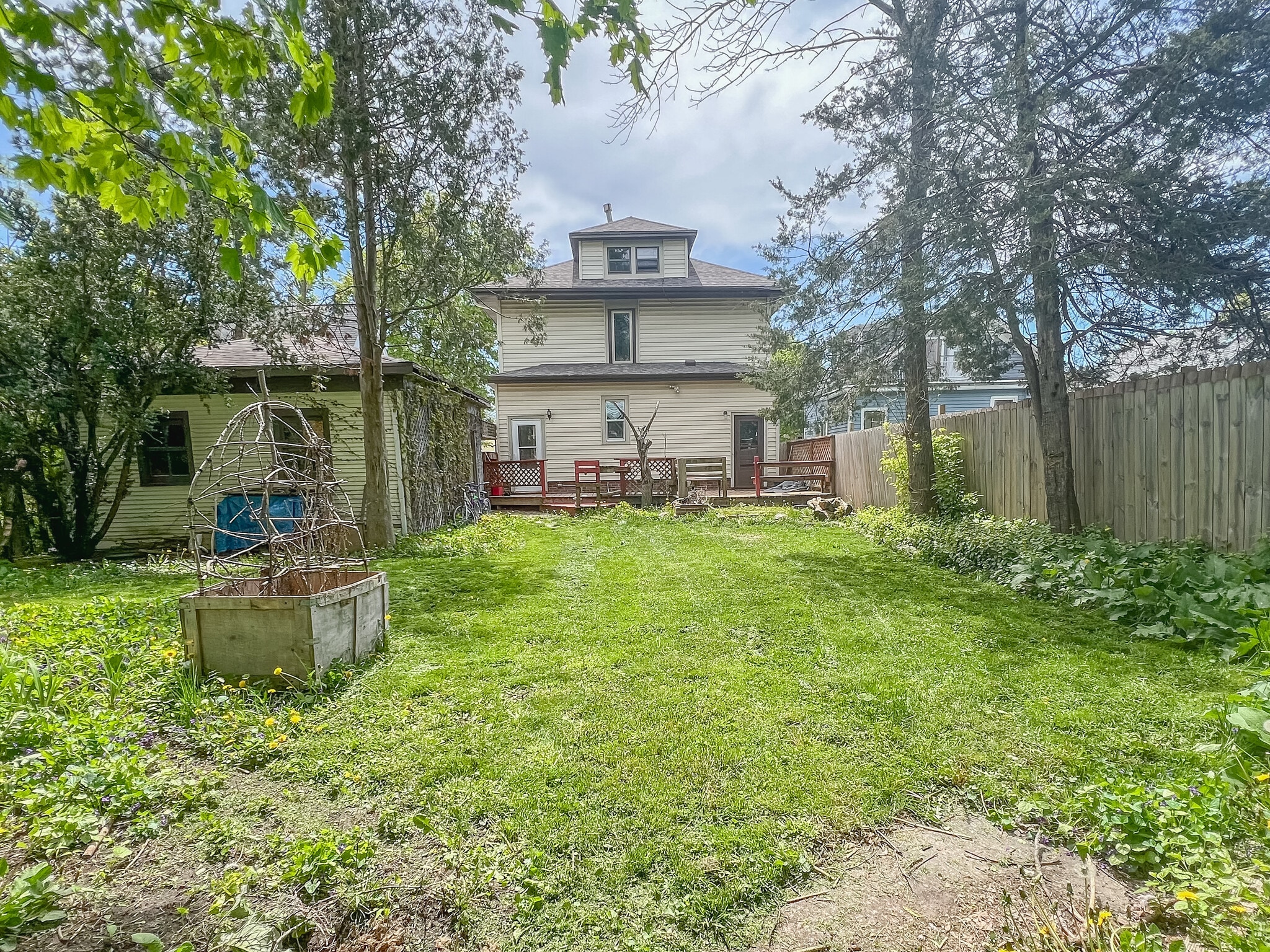 Building Photo - 1218 Bluff Ave