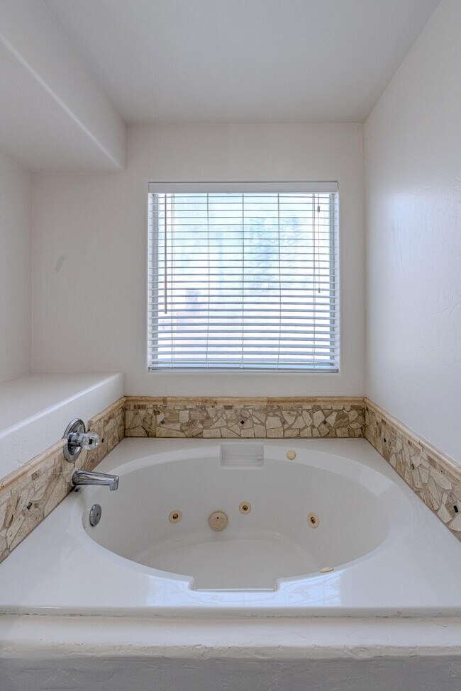 Building Photo - 9605 Weems Ave SW